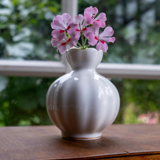 St. Peterburgo porceliano vaza gelėms „Tulip White“ H 11,8 cm paveikslėlis
