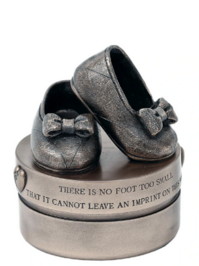 Dėžutė  „Baby Girl Booties“ paveikslėlis