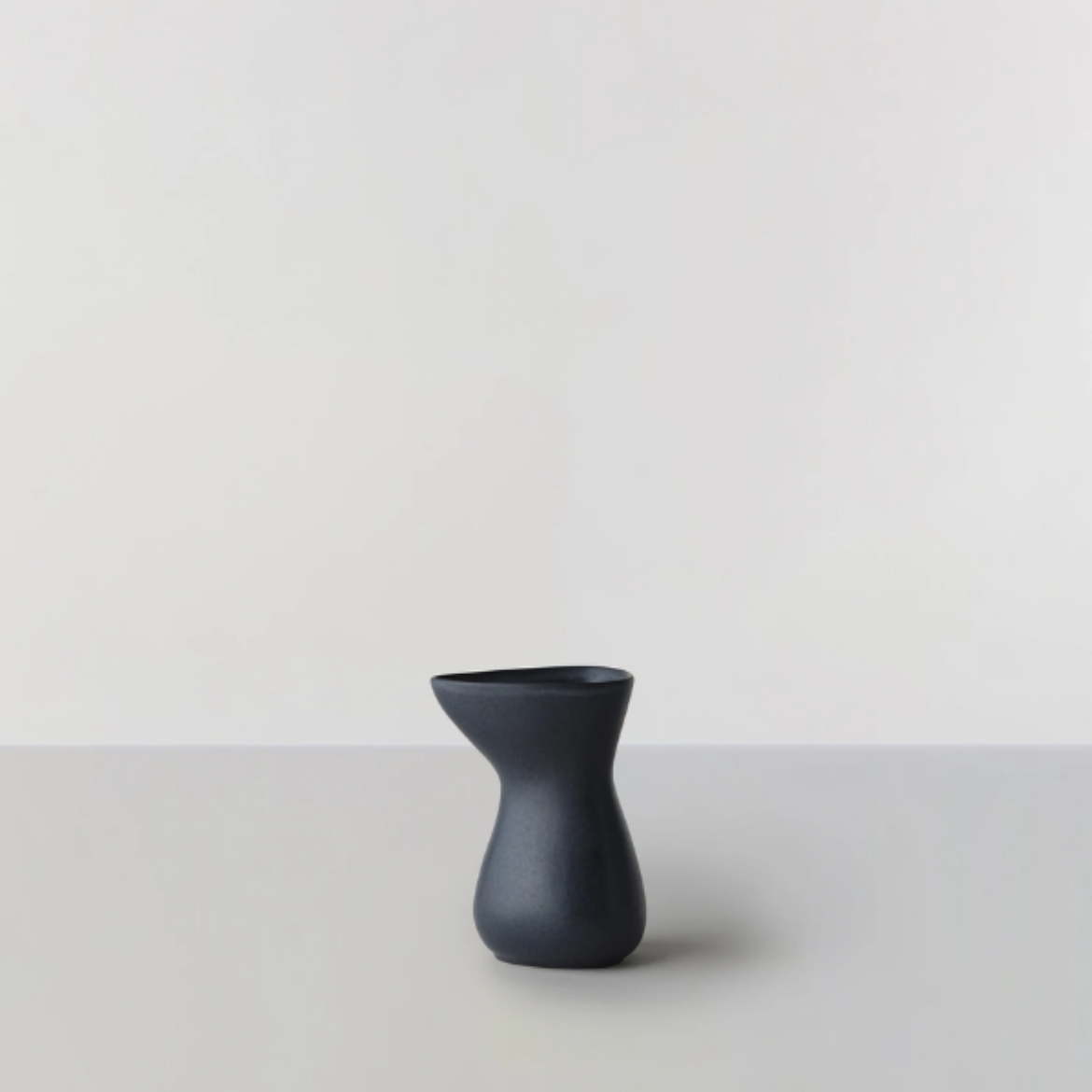 Indelis „Lava Stone 57", tamsus paveikslėlis