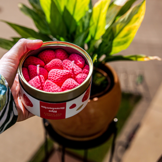 Kvepianti žvakė „Candle Can“  Ripe Strawberries paveikslėlis