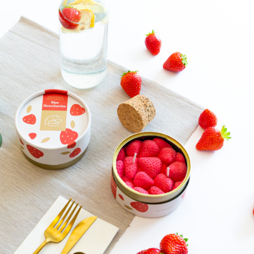 Kvepianti žvakė „Candle Can“  Ripe Strawberries paveikslėlis