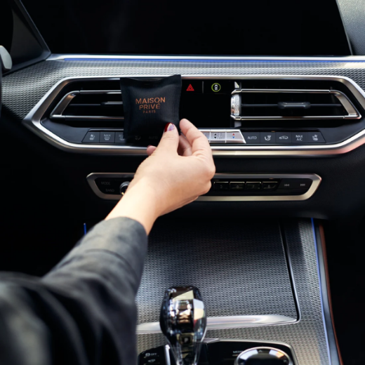 Kvapas automobiliui Maison Prive "RAUDONOS UOGOS IR VANILĖ" paveikslėlis